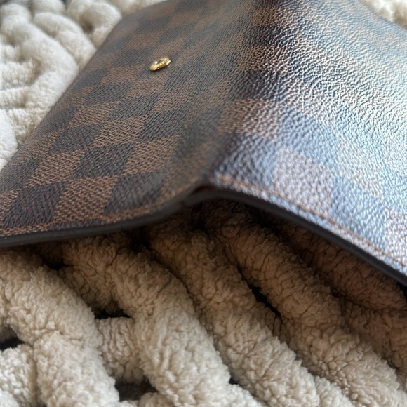 Guaranteed Authentic Louis Vuitton Damier Ebene Coated Canvas Josephine Wallet - Picture 6 of 11